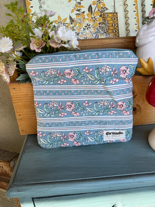 Vintage-Style Floral Zipper Pouch