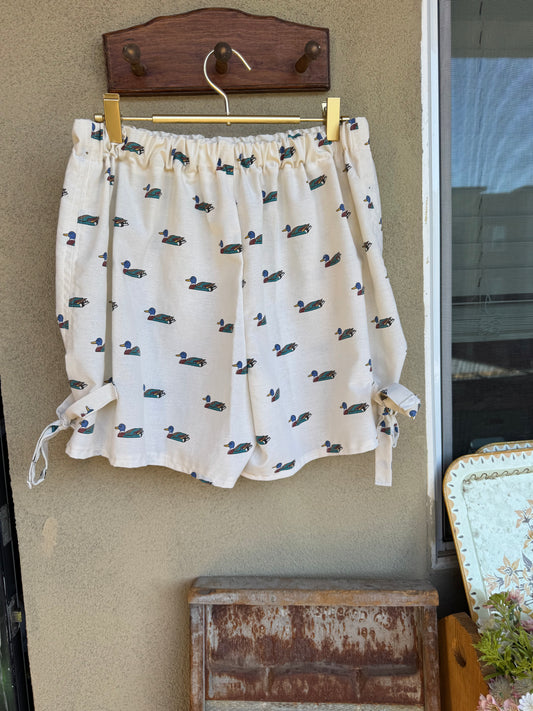Vintage Duck Print Shorts – Size Large